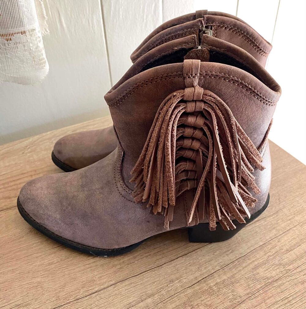 Ariat Duchess 6B Western Cowboy Fringe Taupe Boot Wmn's Side Zip Booties